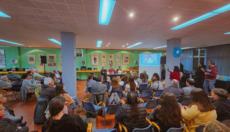 Gran convocatoria en la presentación de "Mariano Necochea" y "Kem Kem" en el Centro Cultural