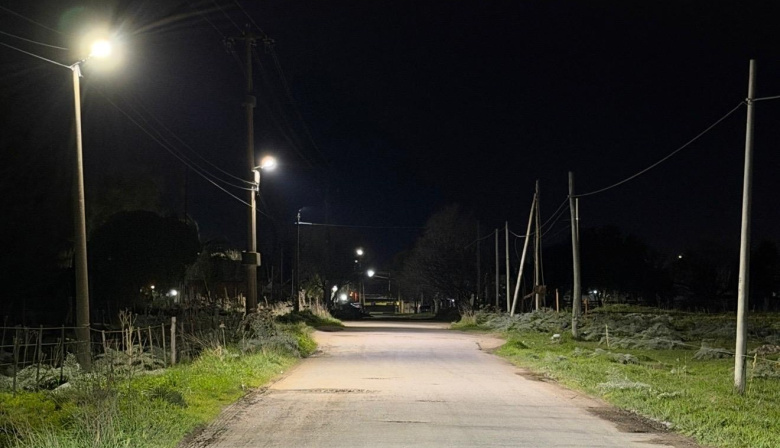 Continúa la instalación de nuevo alumbrado público en Quequén
