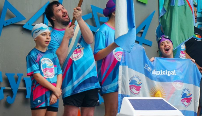Todos al Agua celebró sus 10 años con un Nacional récord de más de 200 nadadores en Necochea