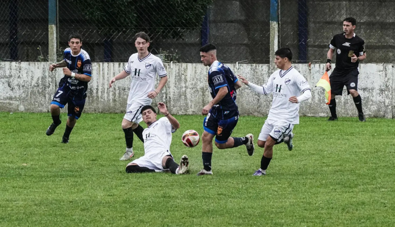 Federal Amateur: Ministerio dio vuelta el partido ante Independiente y quedó como único líder