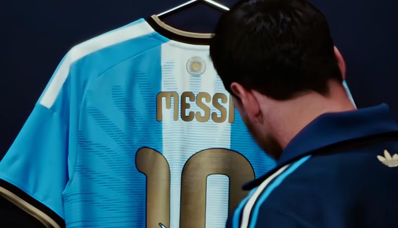 "Para toda la vida": Messi presentó la camiseta que usará en su último partido con la Selección Argentina