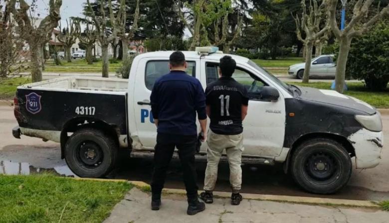 Locura total: Aprehendieron a un hombre por intimidar con una carabina en una escuela de Claraz