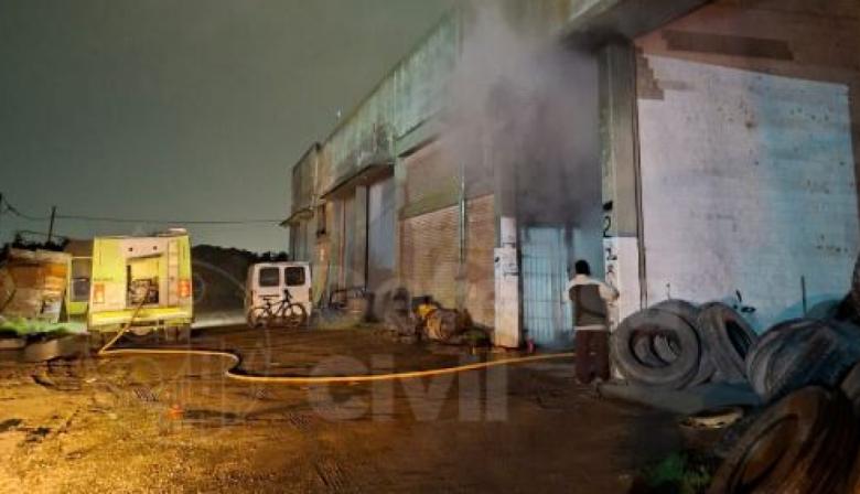 Principio de incendio en una gomería de Quequén: no hubo heridos