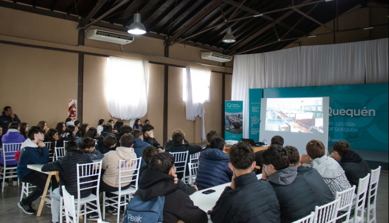 Puerto Quequén recibió a 43 estudiantes de una escuela de Villa Devoto