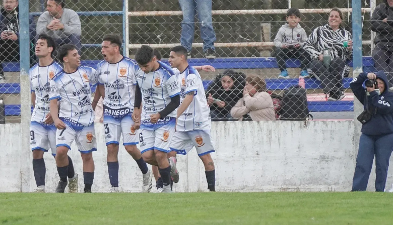 Gran triunfo de Ministerio que venció a Independiente de San Cayetano y quedó a un paso del segundo puesto