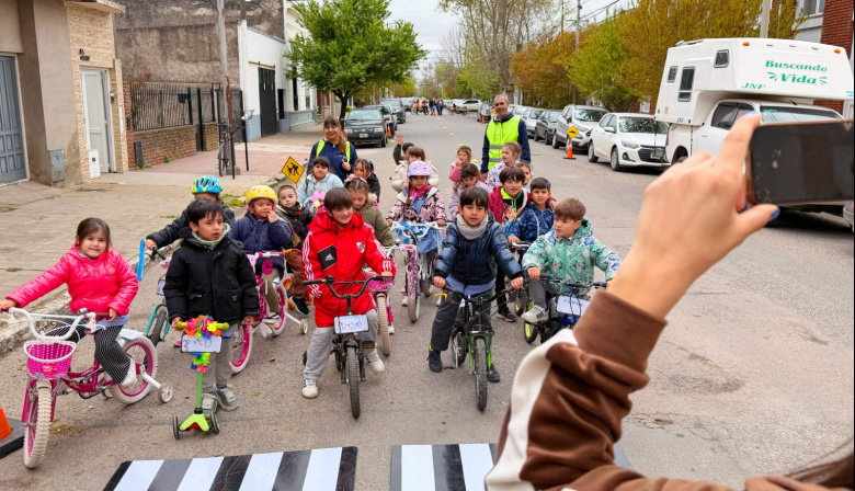 Educando a los futuros conductores: los chicos del Jardín Lassalle llevaron la educación vial a la práctica