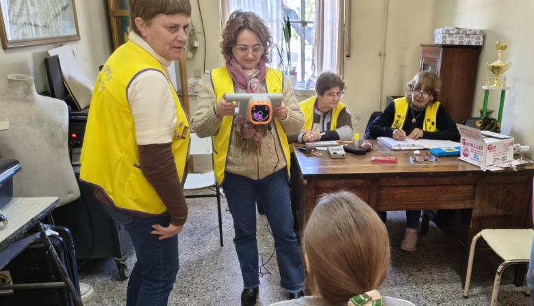 El Club de Leones de Necochea organiza controles visuales gratuitos y una colecta de alimentos