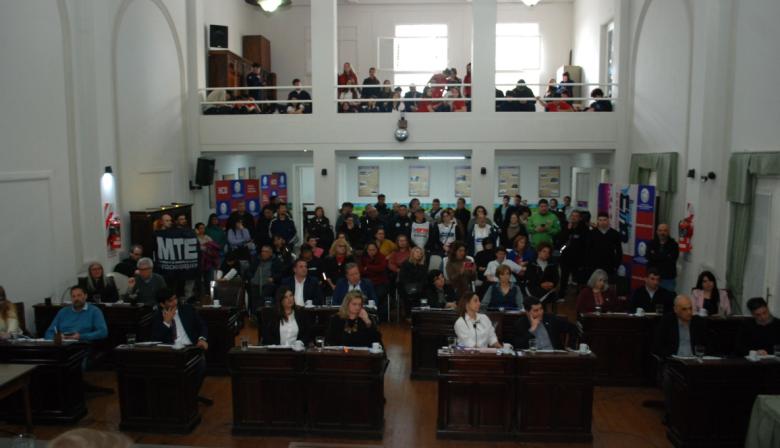 Colectivos, seguridad y cuidacoches: el Concejo se prepara para una semana de definiciones