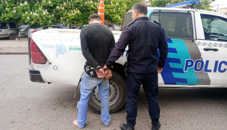 Detuvieron a un joven de 22 años que tenía dos órdenes de captura vigentes
