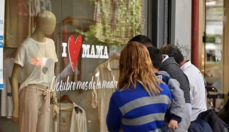Día de la Madre: las ventas de los comercios volvieron a caer y acumulan cinco años en retroceso