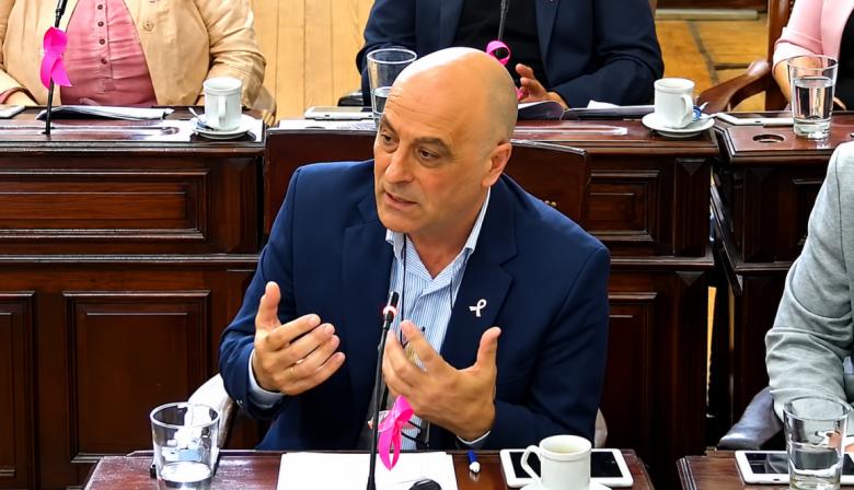 Nuevo papelón de Cerezuela: firmó la condonación de deudas y después quiso dar marcha atrás