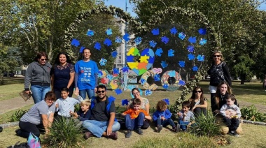 Intervención en la Plaza Dardo Rocha por el Día Mundial de Concientización sobre el Autismo