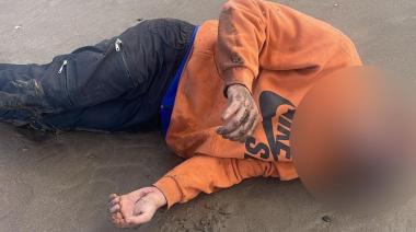 Un hombre con antecedentes fue hallado baleado en la playa cerca de los molinos