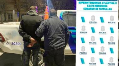 Aprehendido por atacar la puerta del domicilio de su ex pareja