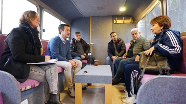 La Oficina Móvil llegó a barrio puerto con nuevos servicios y una marcada presencia de la gestión