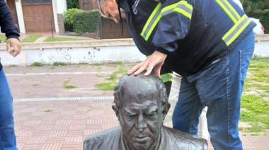 Vandalismo: intentaron destruir el busto de Domingo Faustino Sarmiento