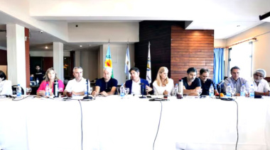 El peronismo bonaerense reabre el debate por las reelecciones en una cumbre kicillofista