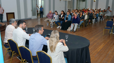 137 familias de Necochea firmaron la escritura de su casa