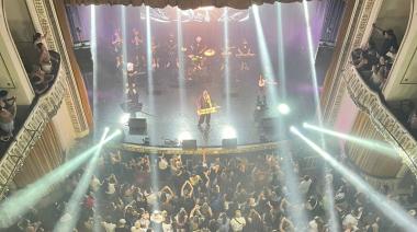 Gran recital de Néstor en Bloque a sala llena en el Cine Teatro París