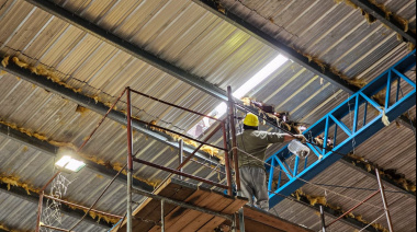 El Consorcio de Puerto Quequén colabora con la puesta en valor del gimnasio del CEF Nº 76 de Quequén