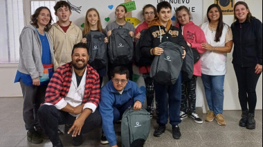 Puerto Ciudad Inclusiva:  entregó 40 mochilas escolares a la Escuela Especial Nº 503