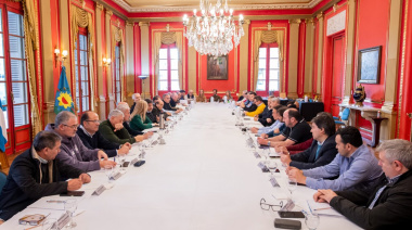 Kicillof convoca a intendentes de toda la Provincia para analizar el impacto del ajuste nacional