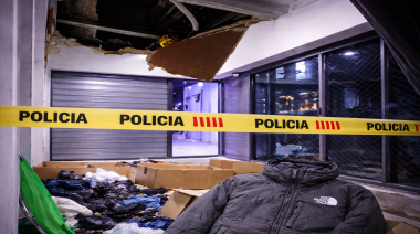 Boquete en el techo y fuga frustrada: cayó un joven tras intentar robar en un local de Quequén