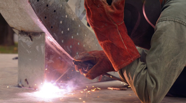 Colocaron en la plaza del centro el nuevo monumento a Malvinas que será descubierto este 2 de abril