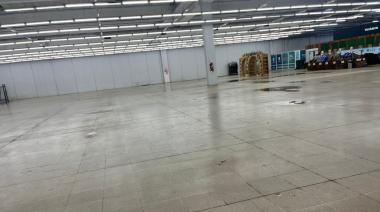En plena crisis, un supermercado de Necochea se reinventa: canchas de pádel para sostener el empleo