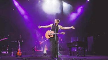 Cuenta regresiva para Axel en Necochea: el 25 de abril llega al Cine Teatro París con su “25 Tour”