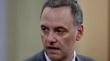 Denuncian a Manuel Adorni por presionar a un testigo y piden su detención