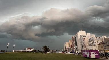 El SMN mantiene alertas por tormentas y viento fuerte en Necochea hasta el sábado