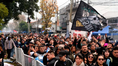 Cientos de miles de fanáticos y kilómetros de fila para despedir al Indio