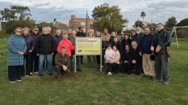 Plaza Crucero General Belgrano: inauguraron un cartel homenaje para mantener viva la memoria de los 323 caídos