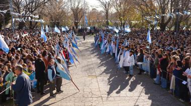 Más de mil alumnos de todo el distrito declararon lealtad a la Bandera Argentina