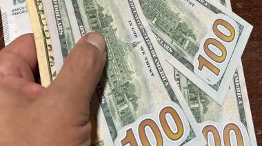 Las empresas ya podrán pagar sueldos en dólares: el Banco Central habilitó las cuentas sueldo en moneda extranjera