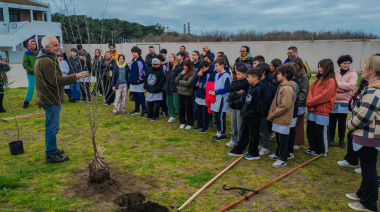 Más de 300 personas participaron de una jornada ambiental de Puerto Ciudad en la Escuela Nº 50