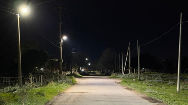 Continúa la instalación de nuevo alumbrado público en Quequén