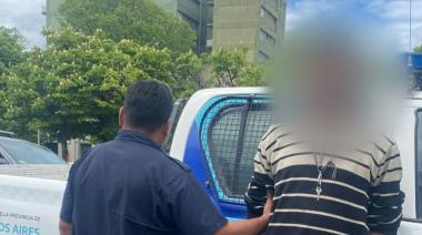 Trapito amenazó a una mujer tras subirse al techo de su camioneta y terminó aprehendido