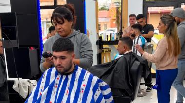 Descabellados celebra Halloween con los chicos y busca incorporar nuevos barberos a su equipo
