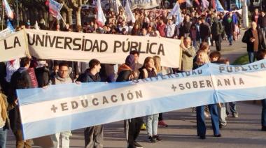 Necochea marchó en defensa de la universidad pública y reclamó más presupuesto para la educación