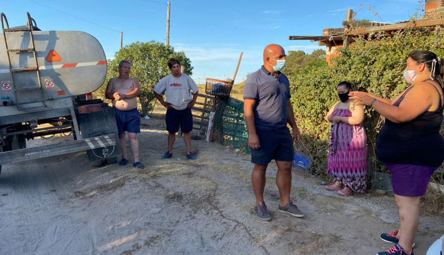 Faltante de agua: La Municipalidad asiste con camiones cisterna y ...