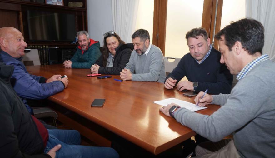 Se firmó el nuevo acuerdo paritario entre el Ejecutivo y los gremios ...