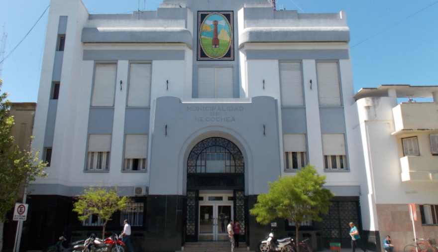 Mientras el ajuste de Milei golpea municipios, Necochea ordena cuentas y sostiene servicios