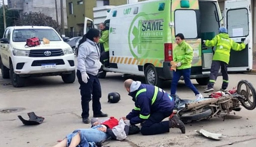 Grave accidente en calles 75 y 18: una motociclista permanece internada