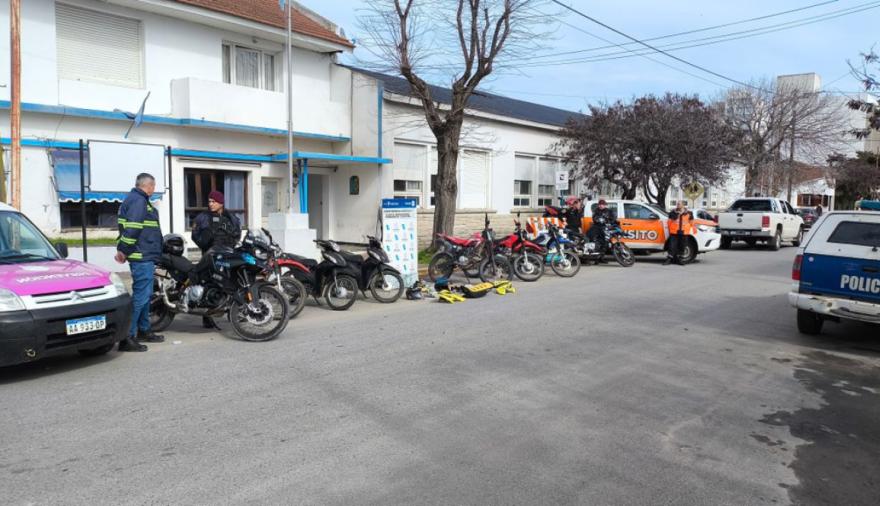 Siete allanamientos por picadas y maniobras peligrosas: secuestraron seis motos