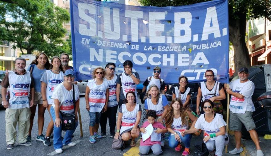 Protesta en Necochea contra los vetos y recortes del gobierno de Milei