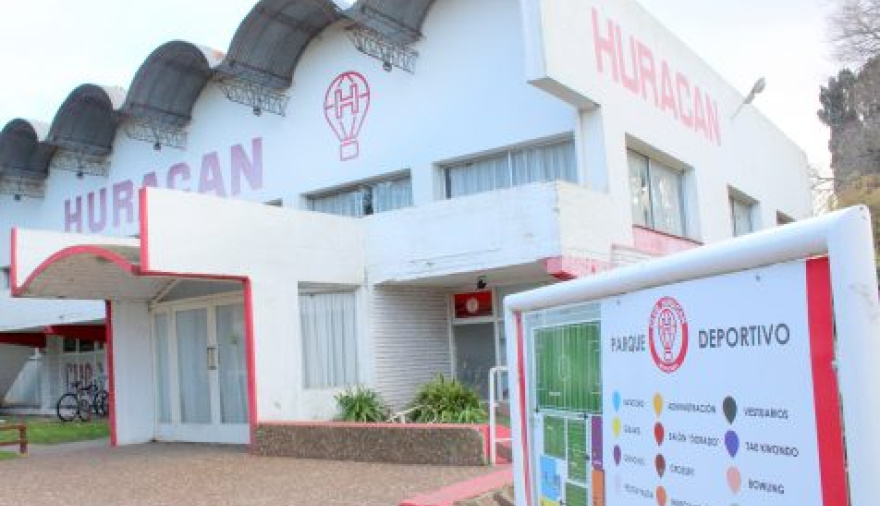 Es ley la prohibición de cortar los servicios a clubes, hospitales y escuelas en la Provincia