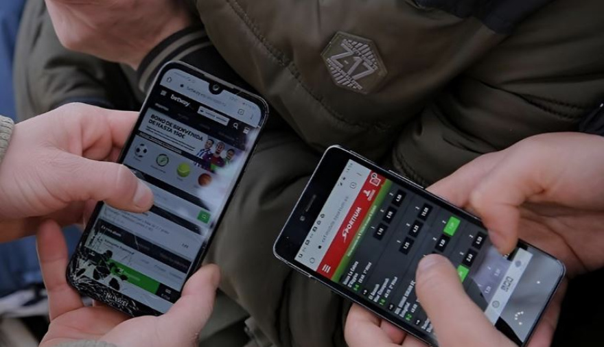 Avanza en Diputados un proyecto para bloquear las apuestas online en las escuelas bonaerenses