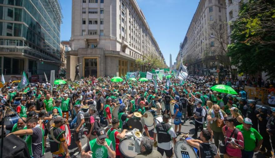 El Gobierno Nacional confirmó que descontará el día a los estatales que adhieran al paro contra la reforma laboral